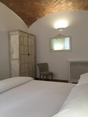 La finestra sul Colosseo B&B 1 - Tap to explore photos