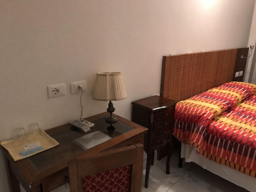 Suites Imperiali Guest House - Tap to explore photos