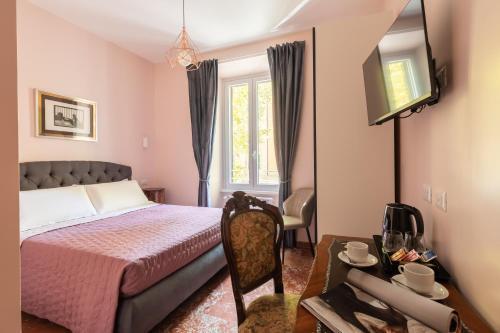 Queen Meg Roma Room Type - Large Double Room