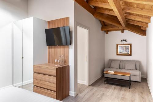 Livia Valeria Palace - Tap to explore photos