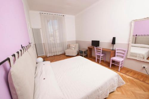 Florian Rooms Guest House - Tap to explore photos