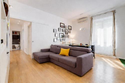 Micol's Place, bright apt 2 rooms, 2 toilets, near metro, 80 mq - Tap to explore photos