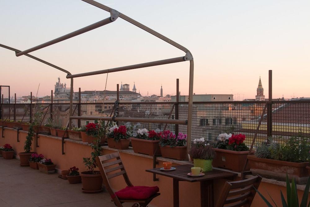La Terrazza di Evelina Guest House - Tap to explore photos