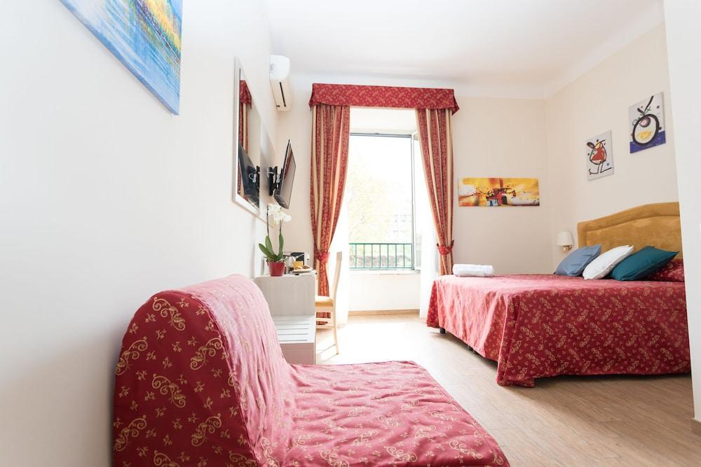 Dreaming in Rome Room Type - Family Triple Room
