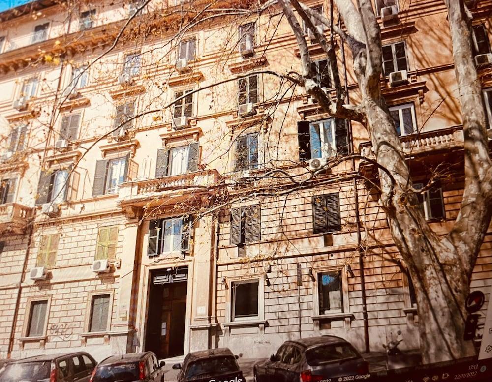Dreaming in Rome - Tap to explore photos
