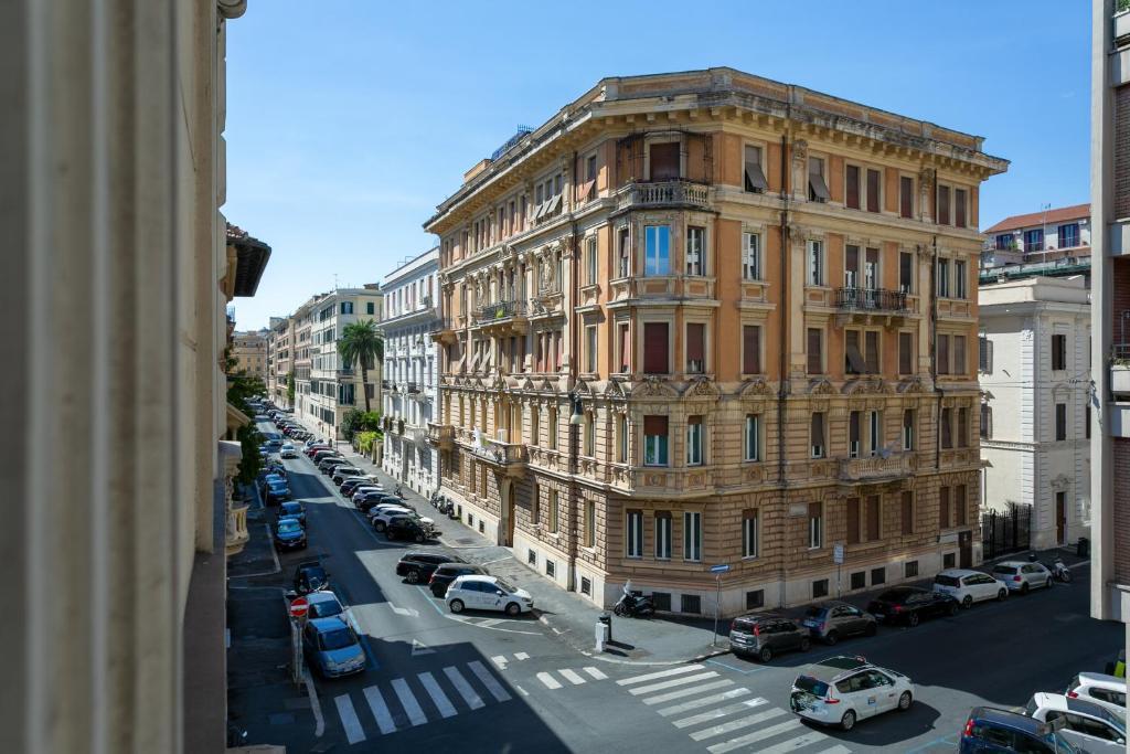 Virgilio Suite Roma - Tap to explore photos