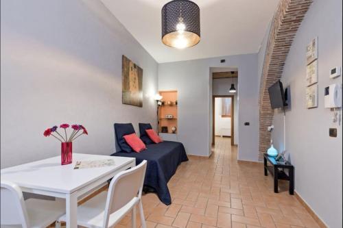 Roma Colosseum Apartment - Tap to explore photos