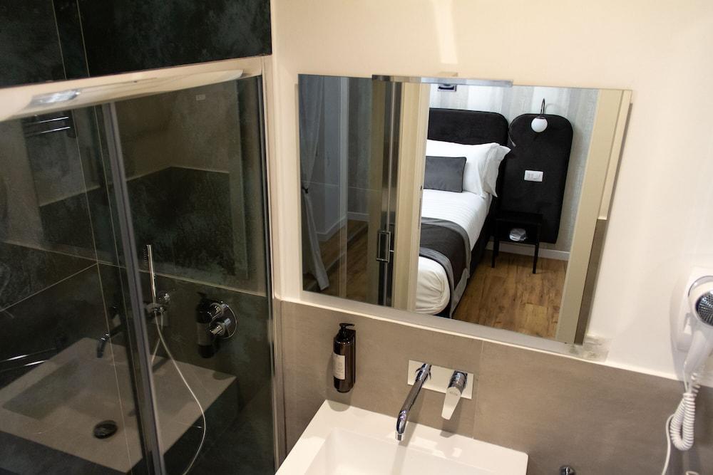 Home at Rome Vatican Suites - Tap to explore photos