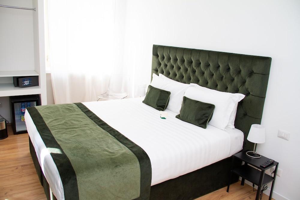 Home at Rome Vatican Suites Room Type - Classic Triple Room Home at Rome Vatican Suites Room Type - Classic Triple Room