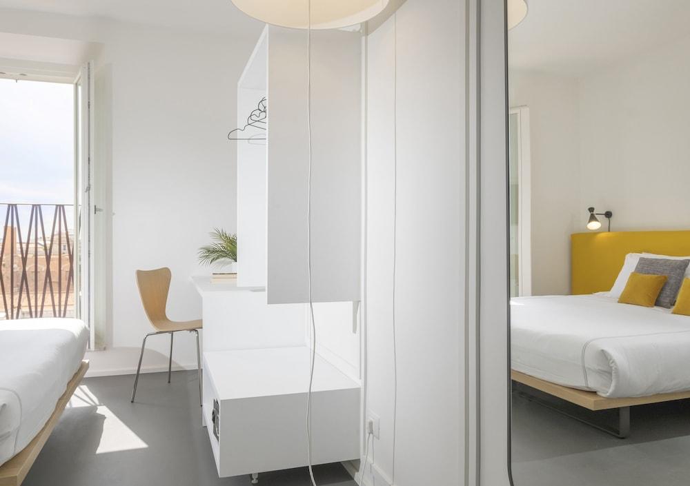 Camplus Hotel Roma Centro Room Type - Deluxe Double Room, Balcony