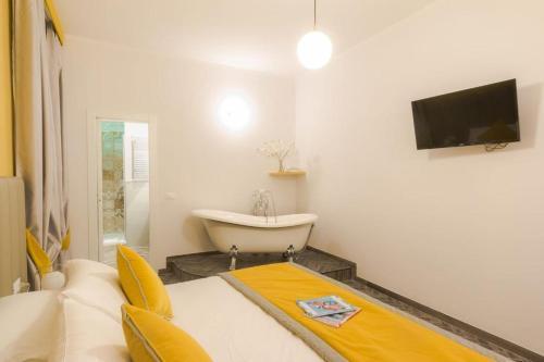 Frattina FF italian suites - Tap to explore photos