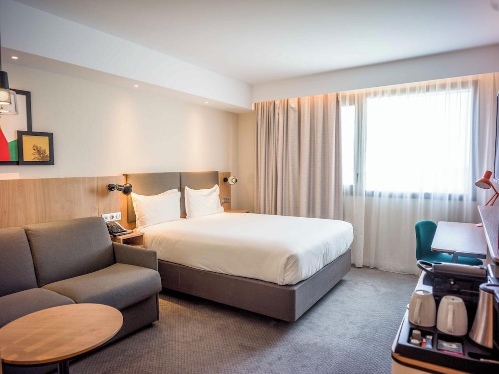 Holiday Inn PARIS - CDG AIRPORT Room Type - 1 Queen Bed Single Sofa bed Garden View