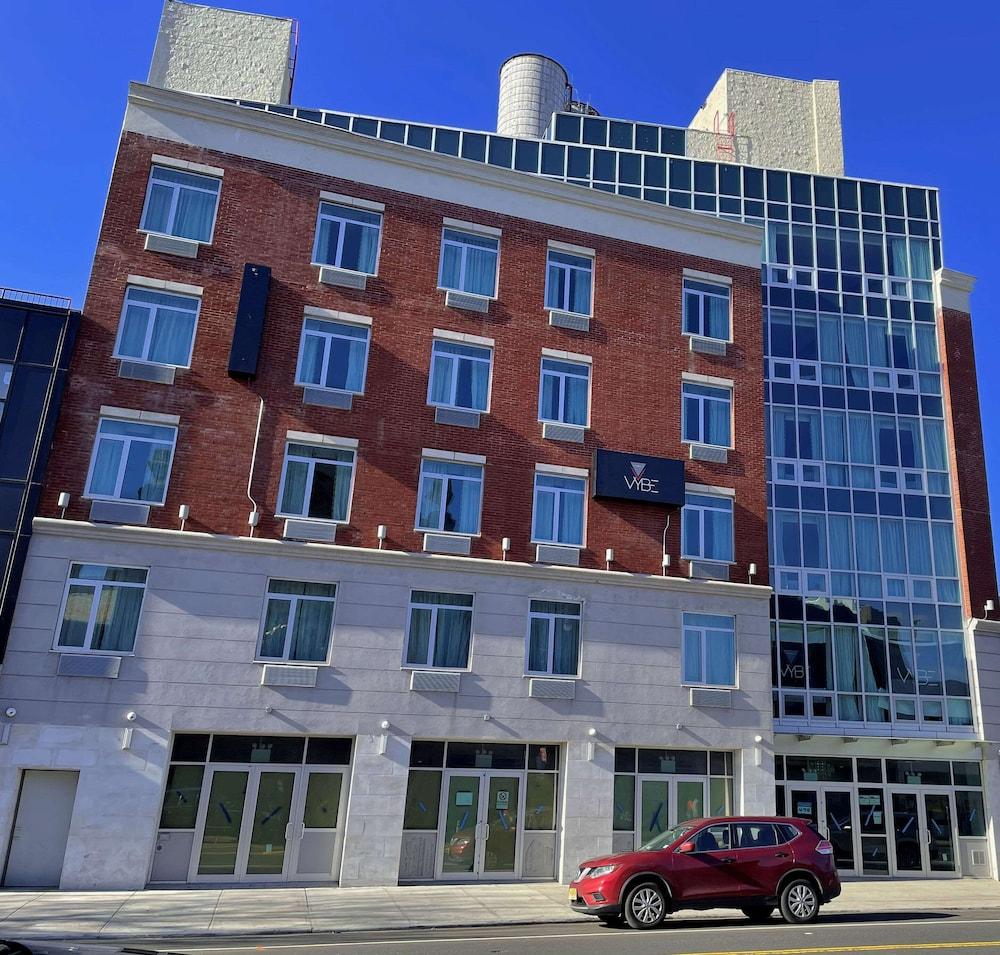 Brooklyn Vybe Hotel, Ascend Hotel Collection - Tap to explore photos