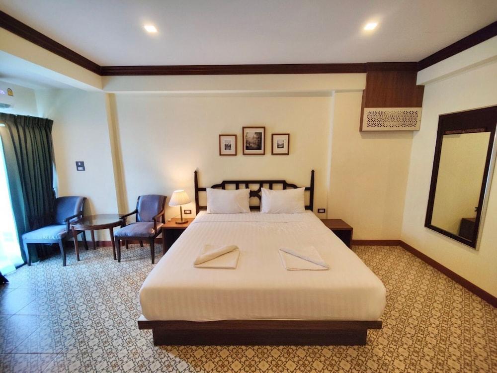Baan Chao Khun Hotel Room Type - Deluxe Room, City View