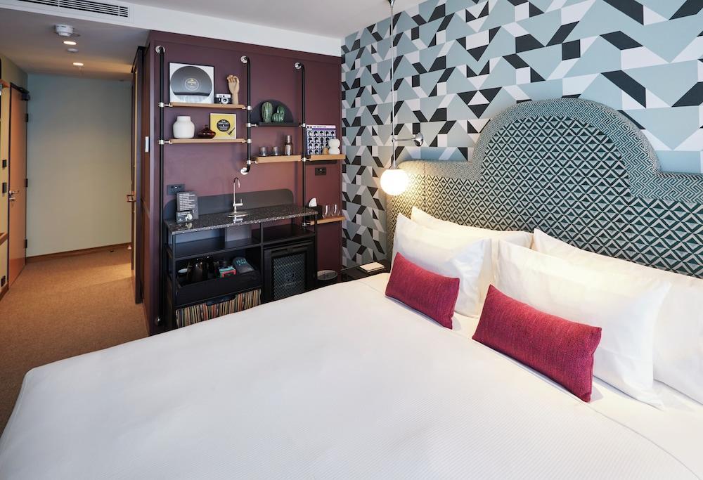 Ovolo Melbourne South Yarra, a Wyndham Hotel Room Type - Studio, 1 King Bed (Groovy)