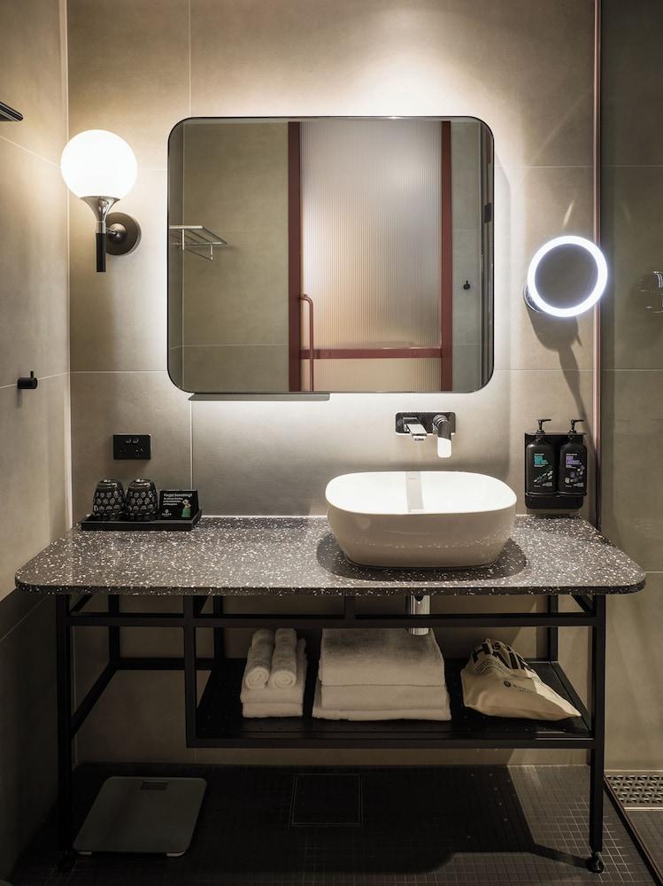 Ovolo Melbourne South Yarra, a Wyndham Hotel Room Type - Room, 1 Queen Bed, City View (Cosy)