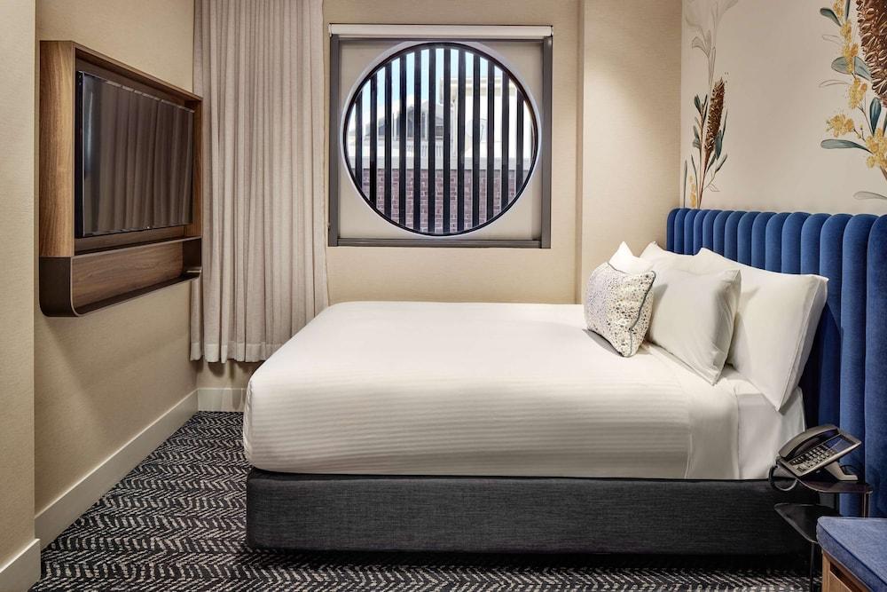 Aiden by Best Western @ Darling Harbour Room Type - Standard Room, 1 Queen Bed, Accessible, Non Smoking