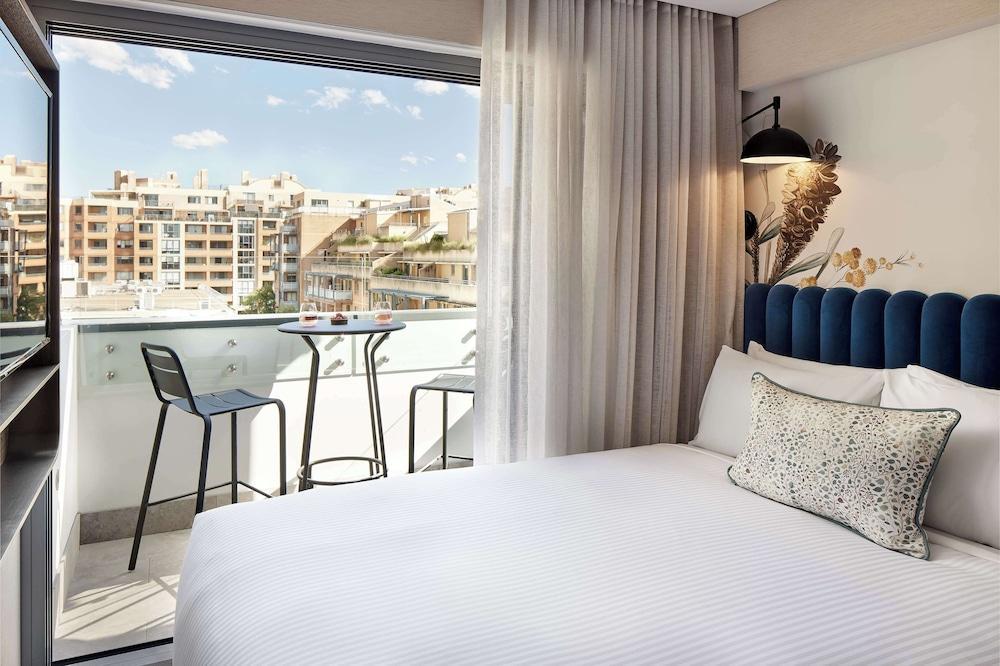 Aiden by Best Western @ Darling Harbour Room Type - Standard Room, 1 Queen Bed, Non Smoking, Balcony (Small Room)