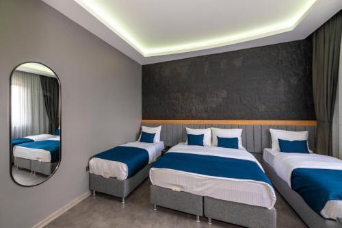 Melanj Airport Hotel Room Type - Comfort Quadruple Room