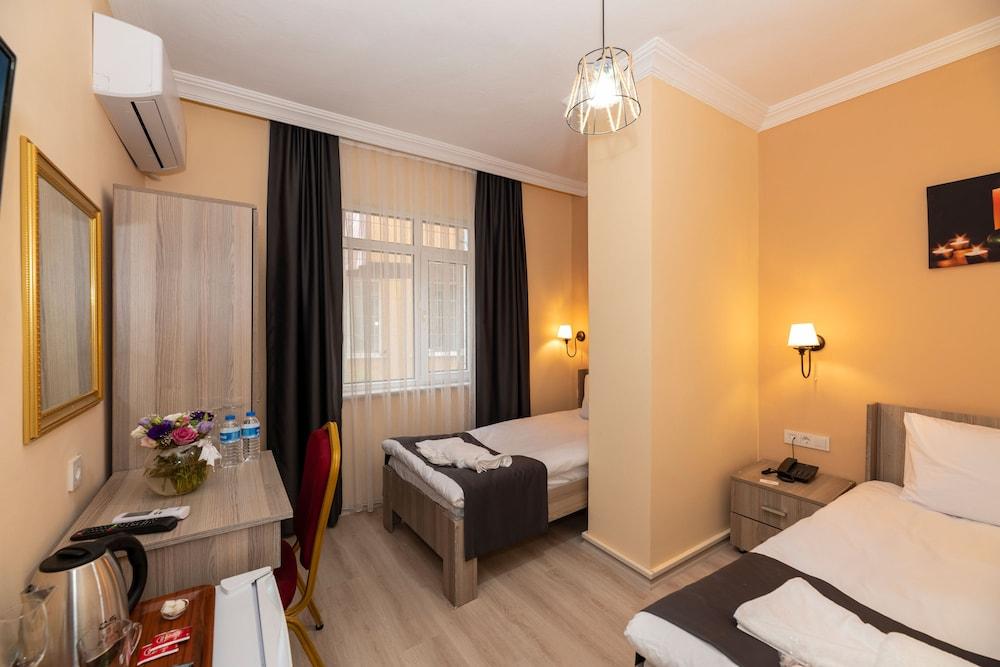 Golden Flower Room Type - Standard Twin Room