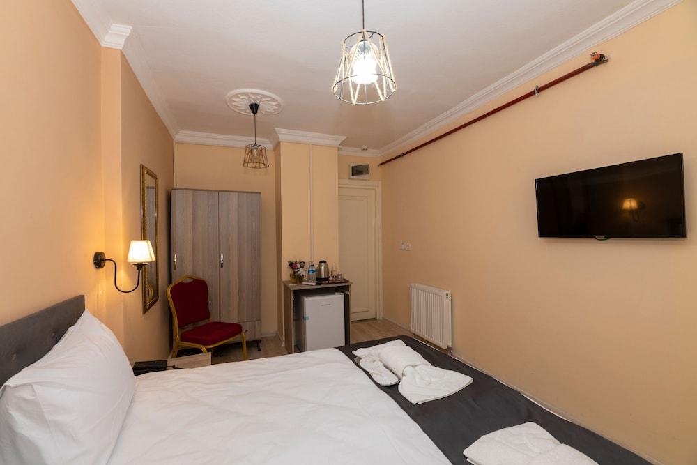 Golden Flower Room Type - Standard Double Room