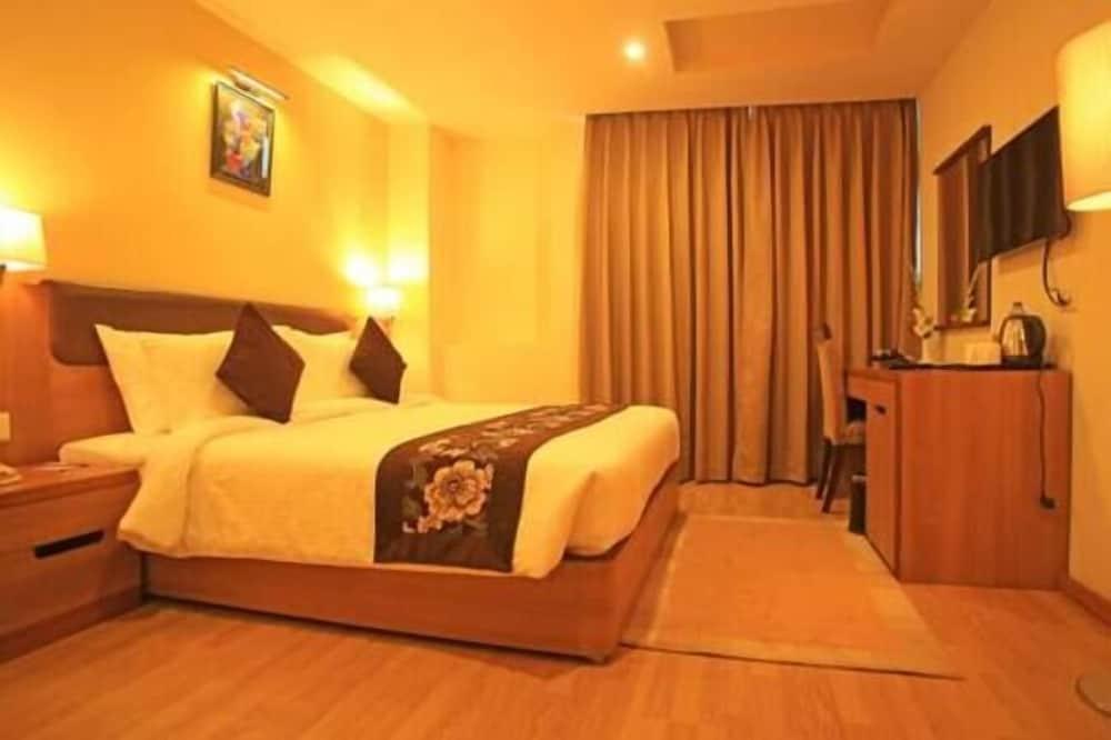 Hotel Mirage Regency Room Type - Deluxe Room