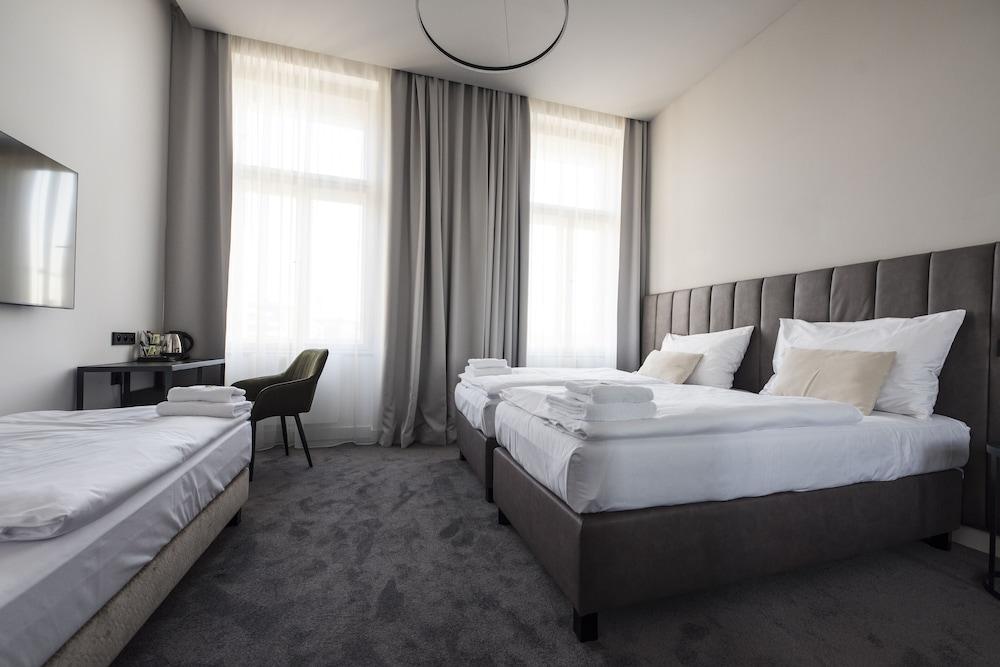 The Gold Bank Room Type - Standard Triple Room