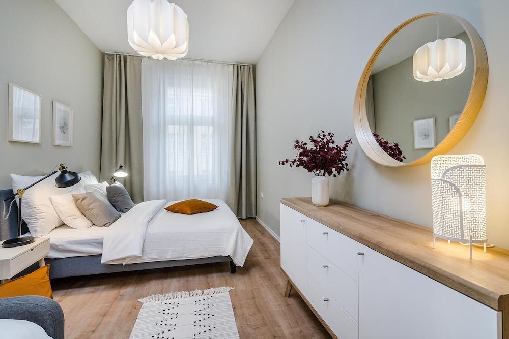 Royal APTs Prague by Michal&Friends Room Type - Deluxe Apartment