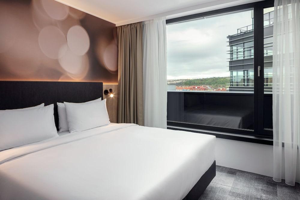 STAGES HOTEL Prague, a Tribute Portfolio Hotel Room Type - Family Suite, 2 Bedrooms, Balcony