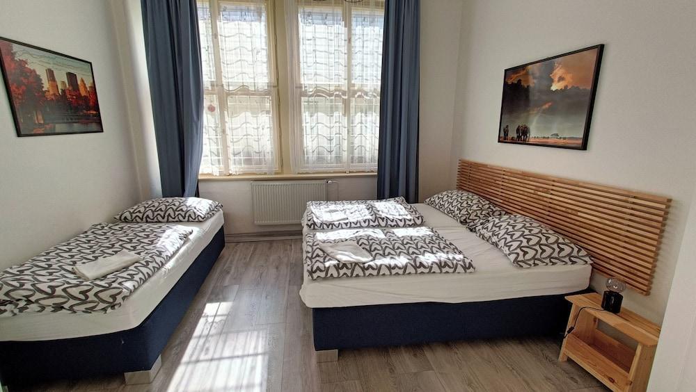 A Plus Hostel - Centrum Room Type - Basic Triple Room (Bathroom/Kitchen shared) A Plus Hostel - Centrum Room Type - Basic Triple Room (Bathroom/Kitchen shared)