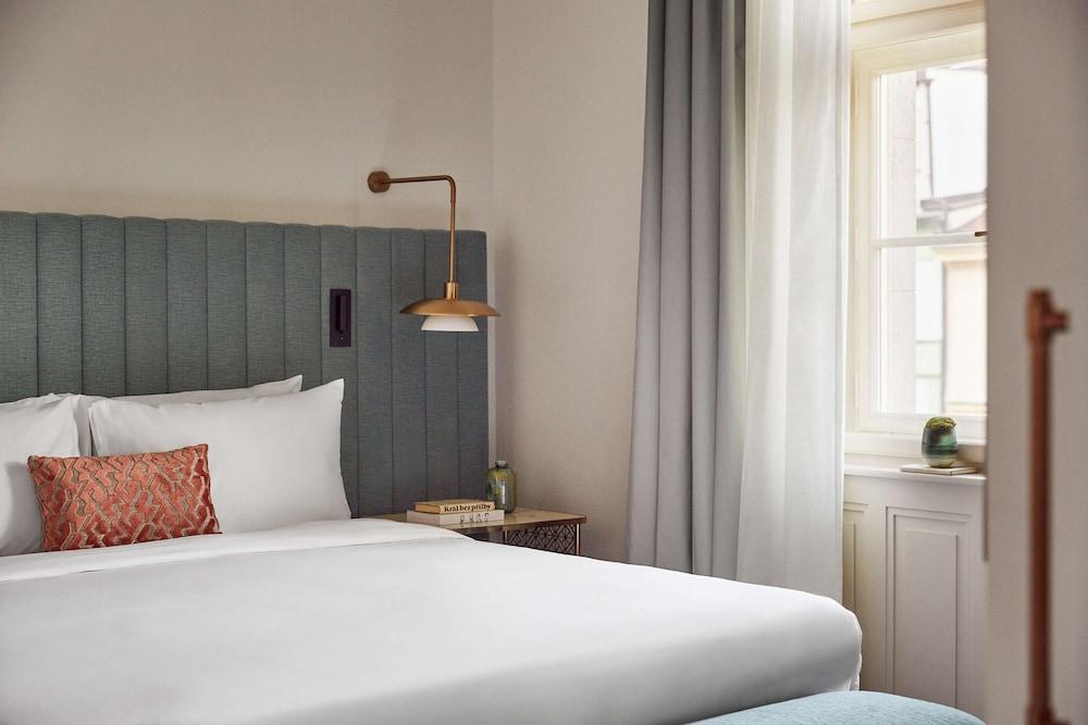 Andaz Prague Room Type - Deluxe Suite (Wintergarden)