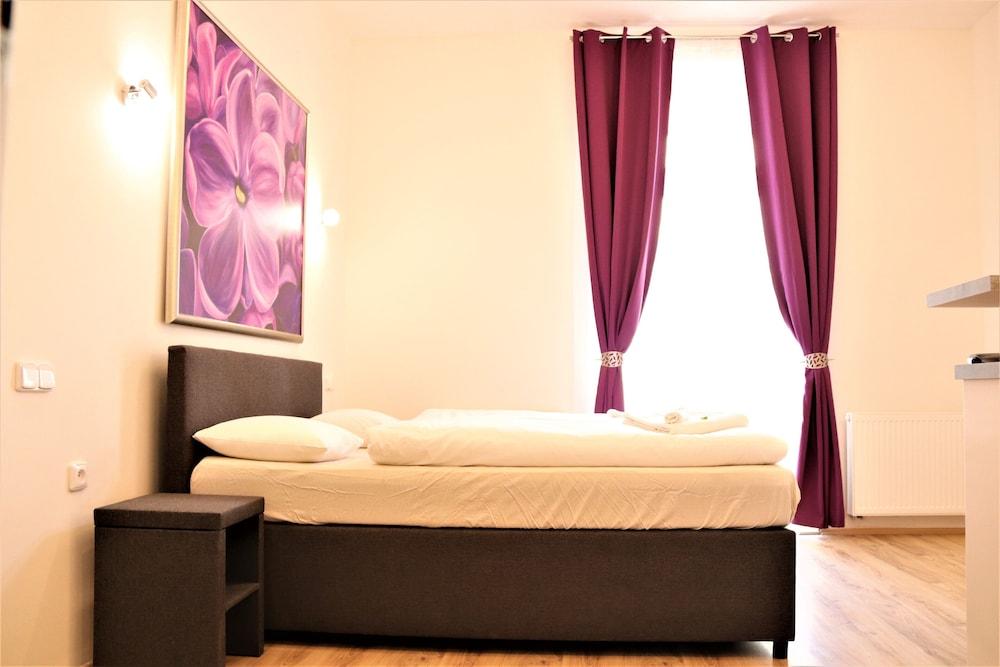 Flowers apartments Room Type - Comfort Studio
