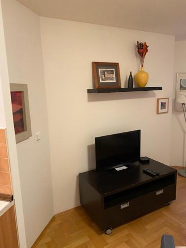 Cosy Studio Apartment Near Florenc in Prague - Tap to explore photos