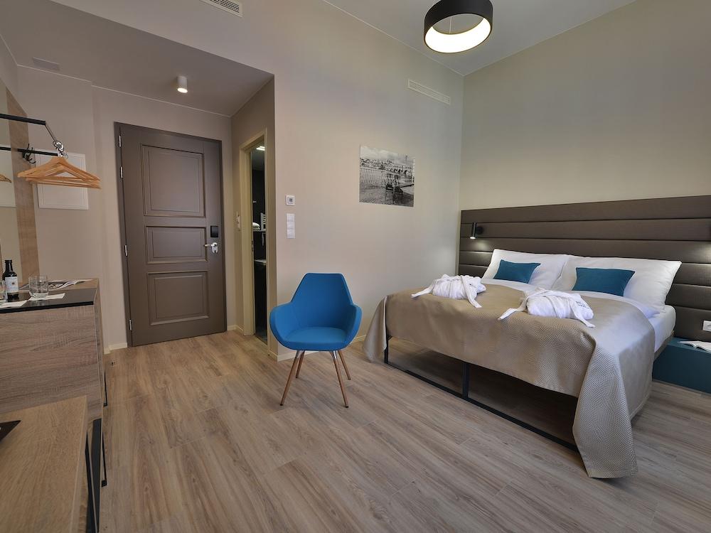 EA Hotel New Town - Tap to explore photos