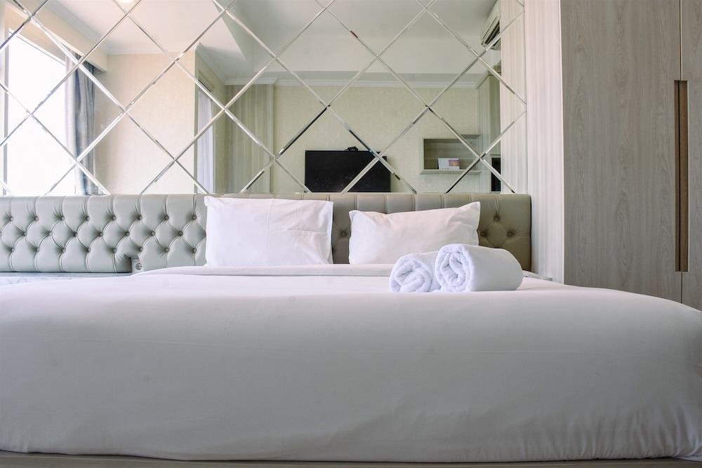 Strategic and Minimalist Studio at Menteng Park Apartment Room Type - Room