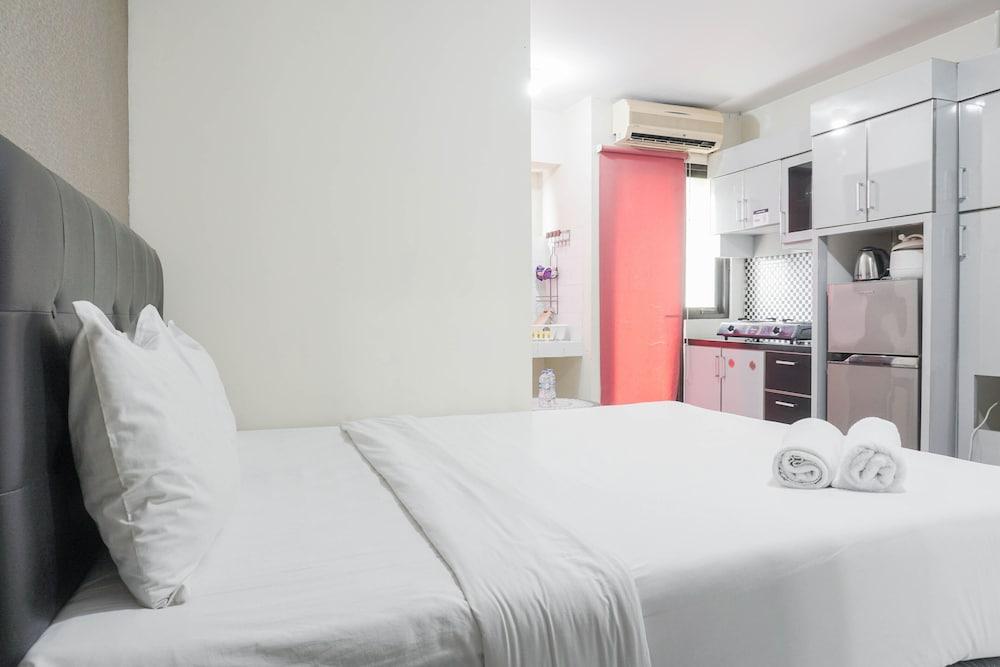Comfortable Studio Room At Kebagusan City - Tap to explore photos