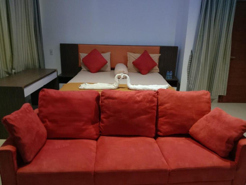 Ragunan Residence Syaridin - Tap to explore photos