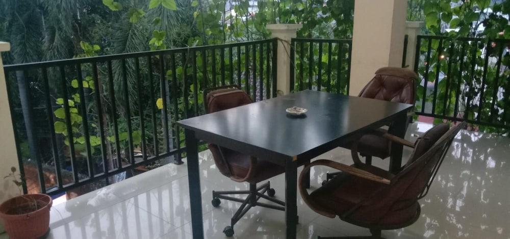 Ragunan Residence Syaridin - Tap to explore photos