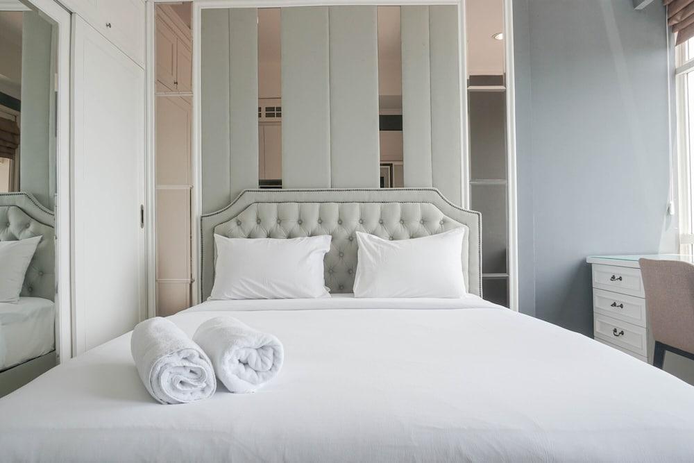 Comfy and Wonderful Studio Menteng Park Apartment