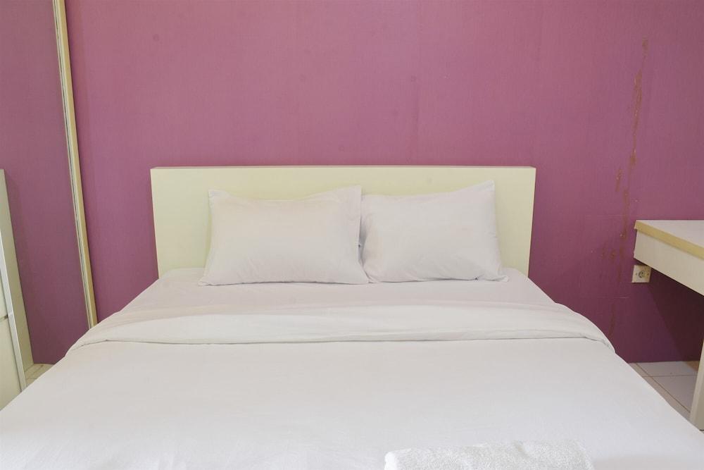 Homey and Simply Studio Room at Kebagusan City Apartment