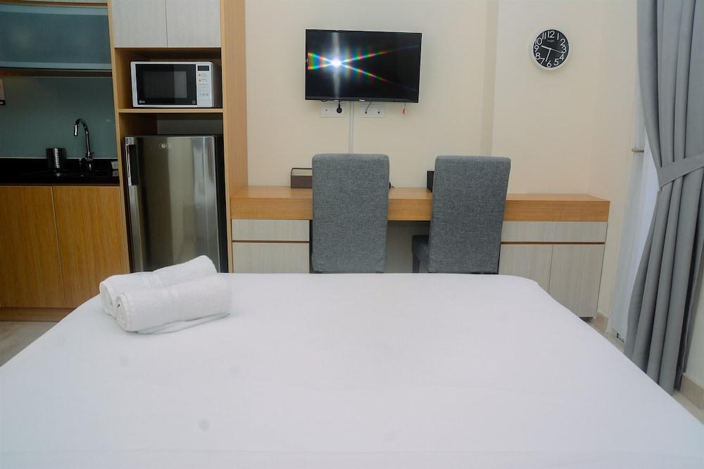 Pleasant and Simply Studio Room Menteng Park Apartment - Tap to explore photos