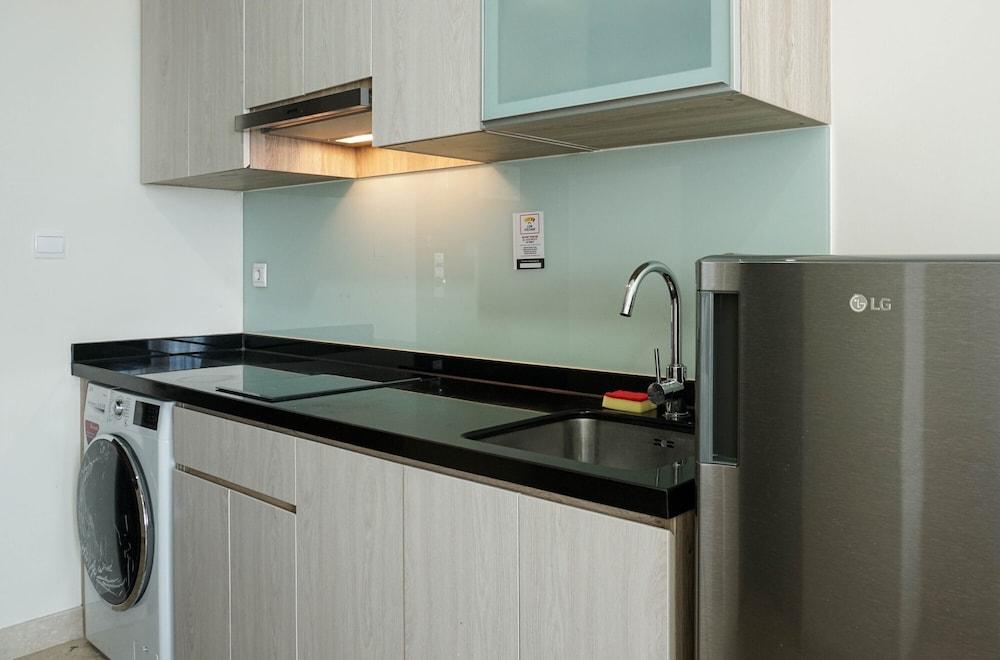 Best Location Studio Room @ Menteng Park Apartment - Tap to explore photos