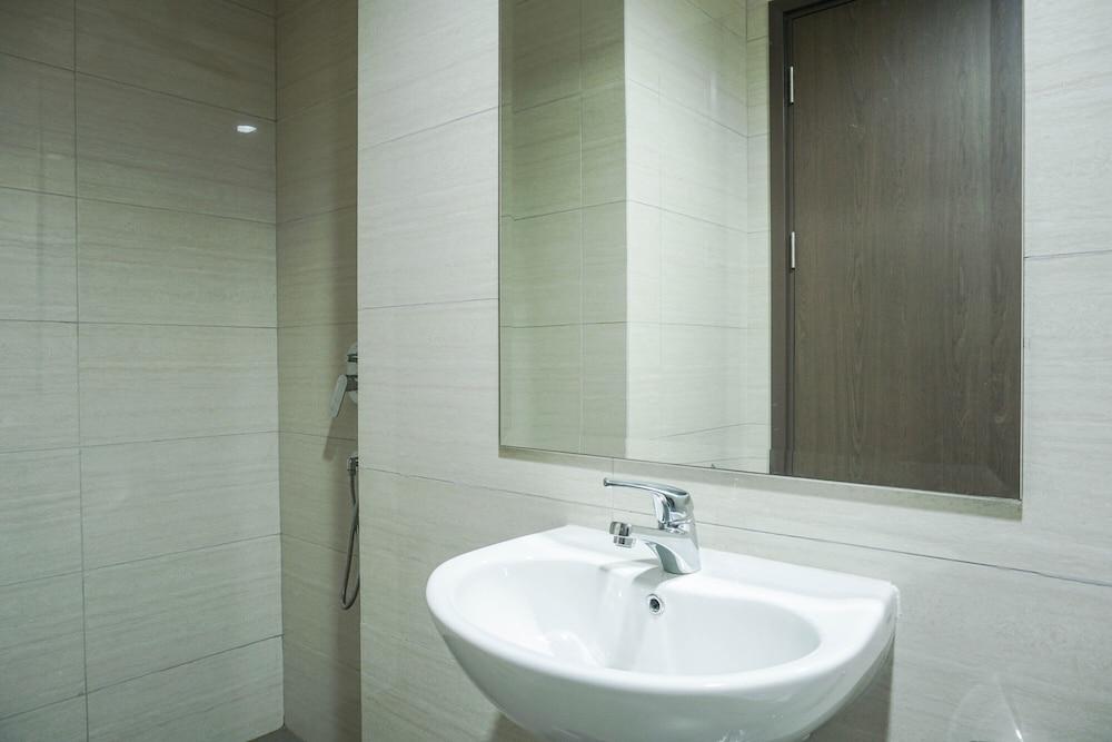 Comfortable Design Studio Apartment Ciputra International - Tap to explore photos