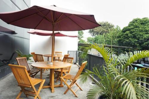 LeGreen Suite Sudirman - Tap to explore photos