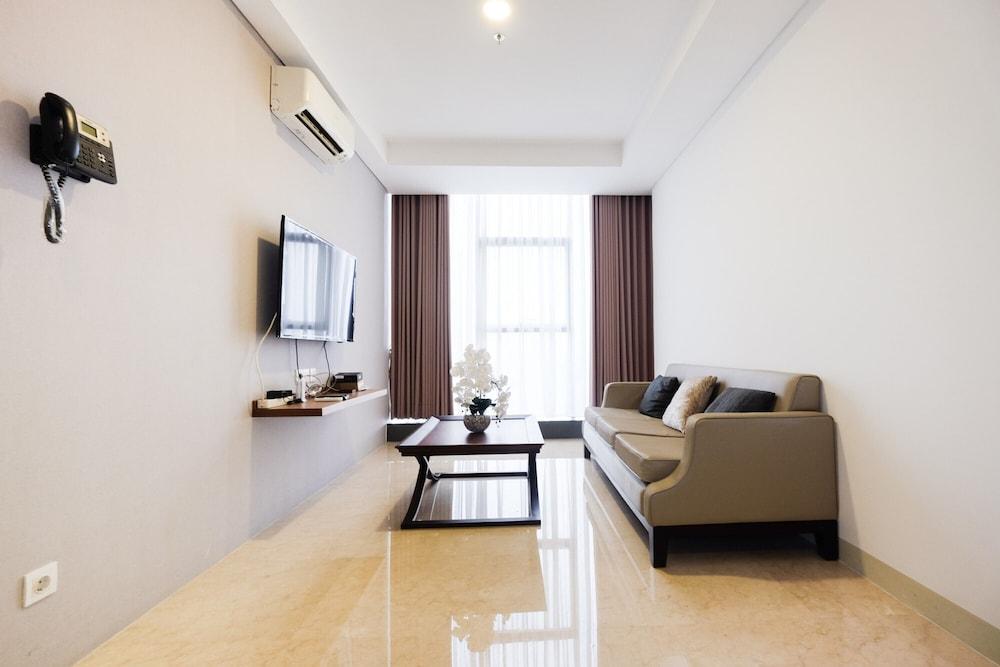 Best Choice Modern 2BR L'Avenue Apartment - Tap to explore photos