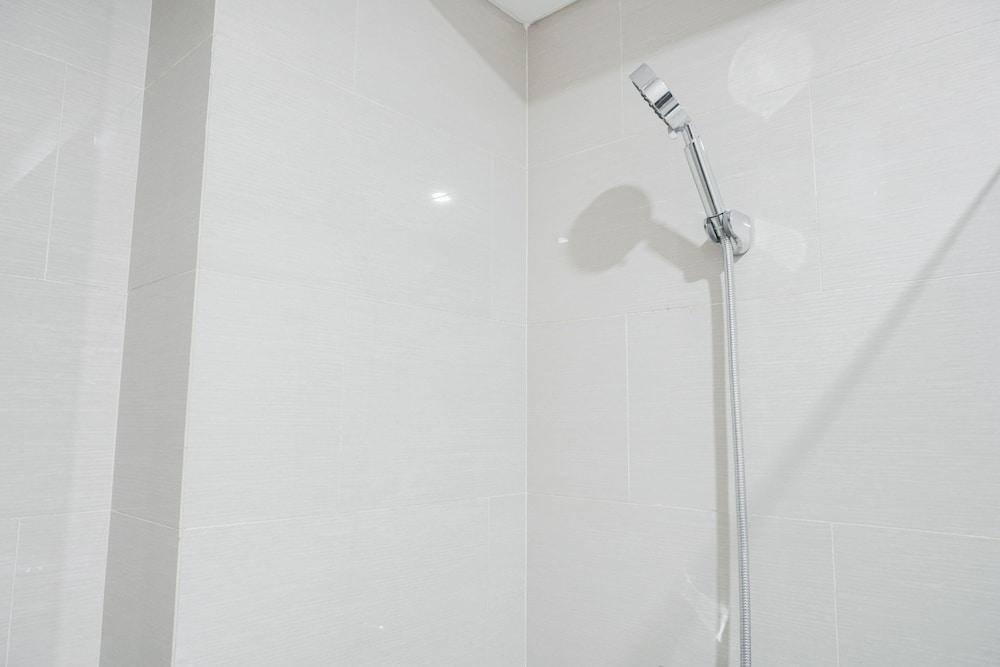 Nice And Modern 2Br At Daan Mogot City Apartment - Tap to explore photos