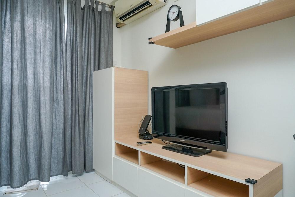 Best Spacious Studio Belmont Residence Puri Apartment - Tap to explore photos