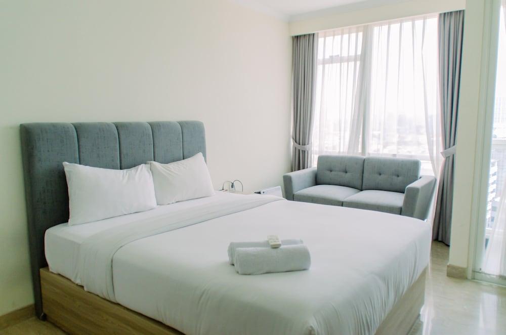 Elegant and Comfy Studio at Menteng Park Apartment