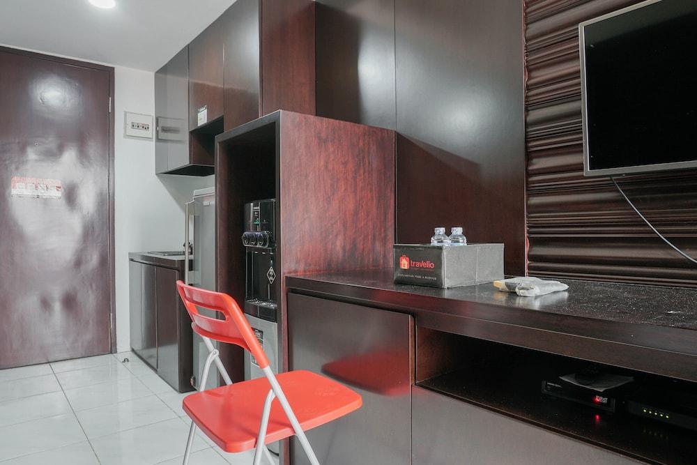 Relax And Comfy Studio At Sahid Metropolitan Apartment - Tap to explore photos