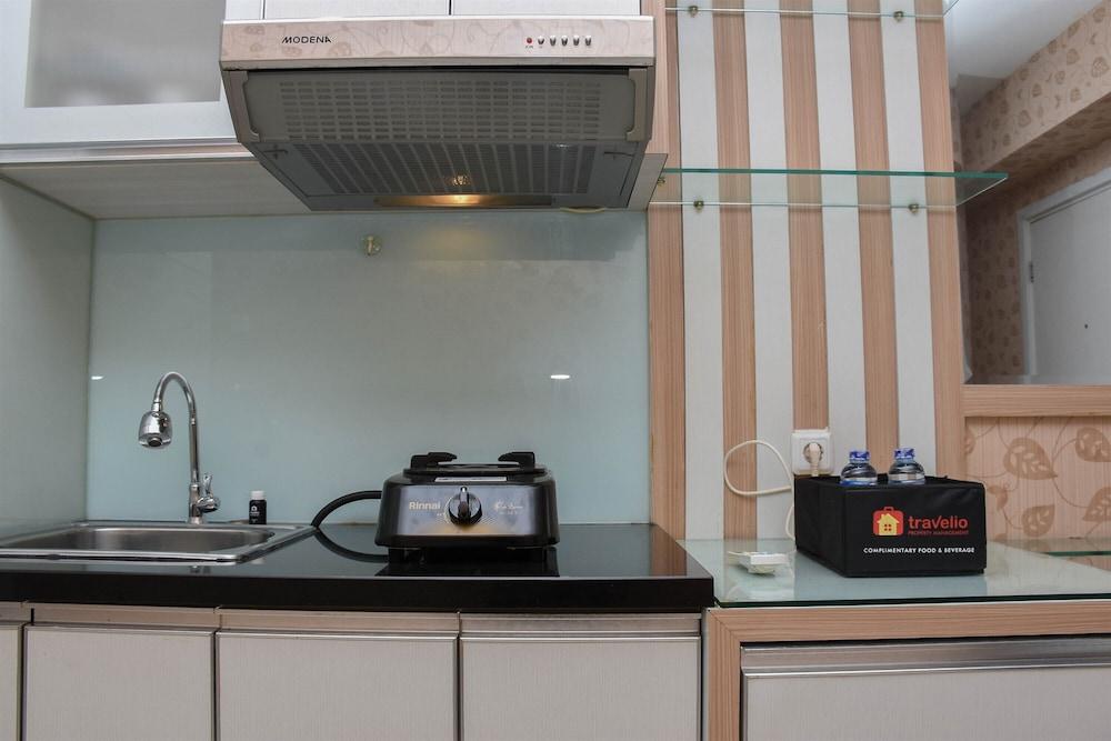 Comfort Living 1Br At Green Pramuka City Apartment - Tap to explore photos